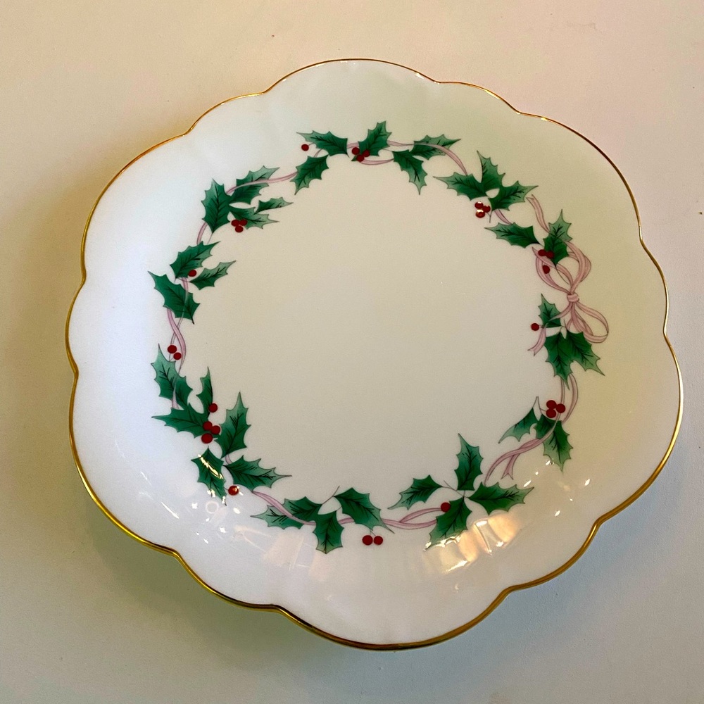 Mikasa Ribbon Holly bone china platter 10 1/2”